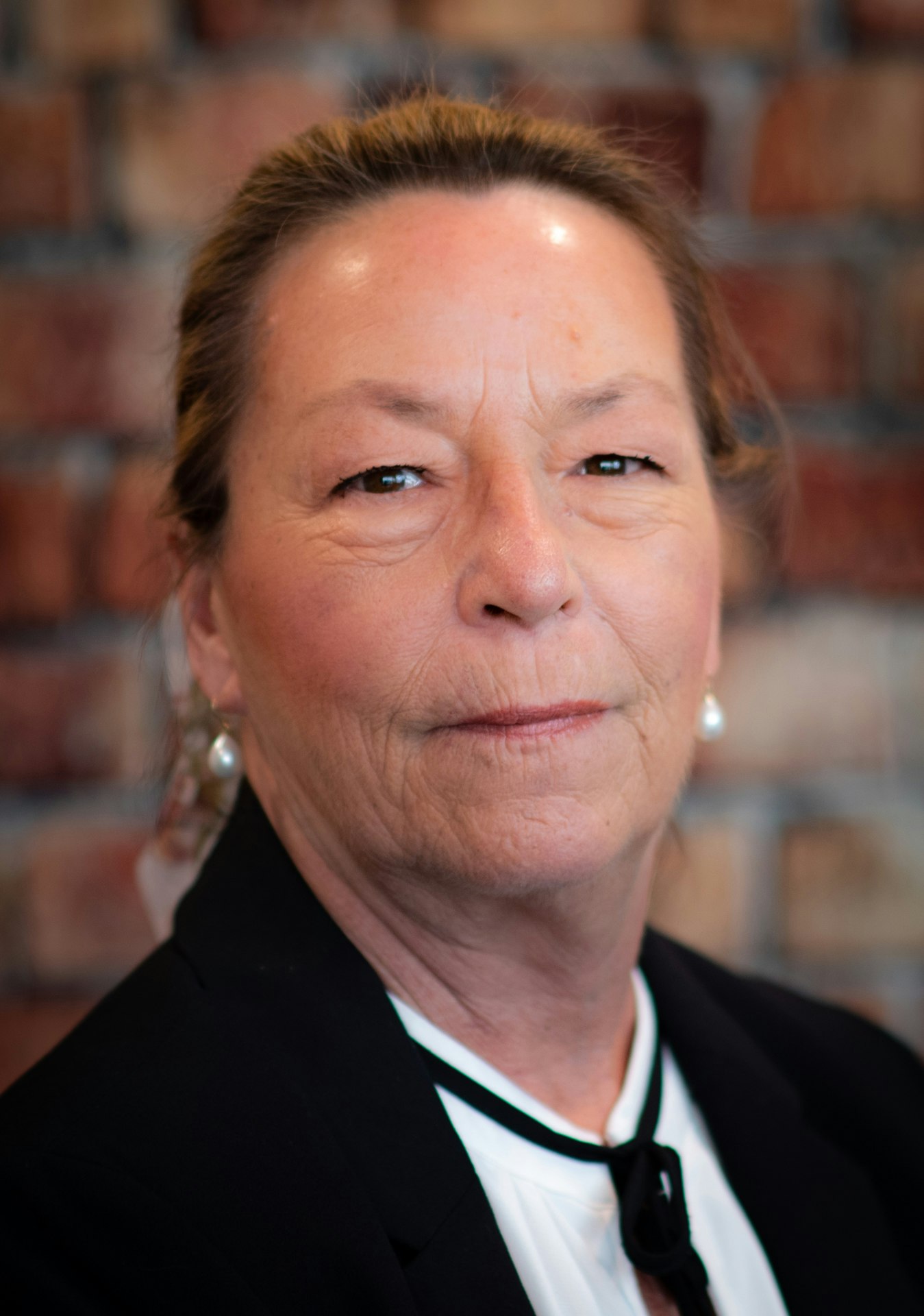 Karen-Knapik headshot